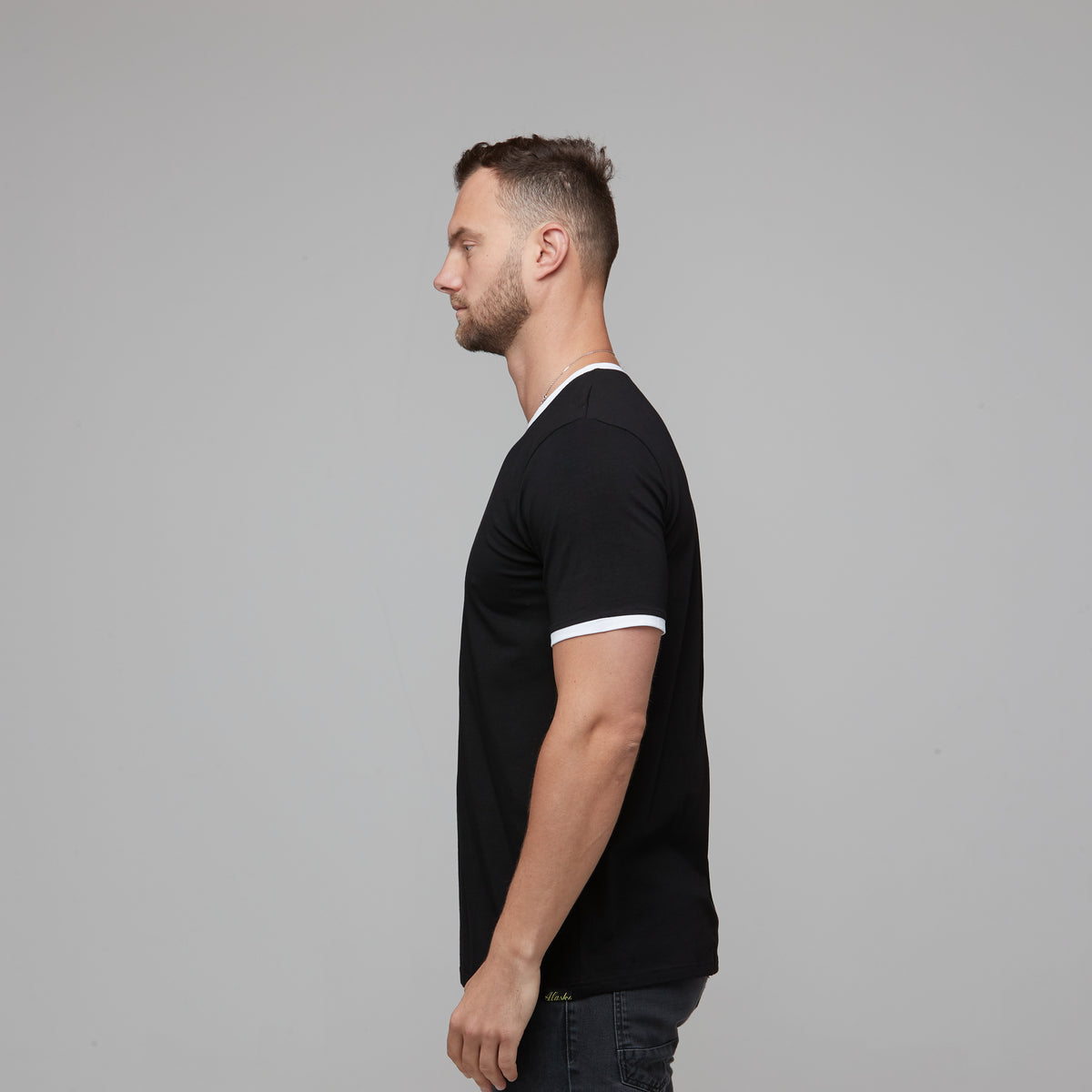 Liam Tee Black/White