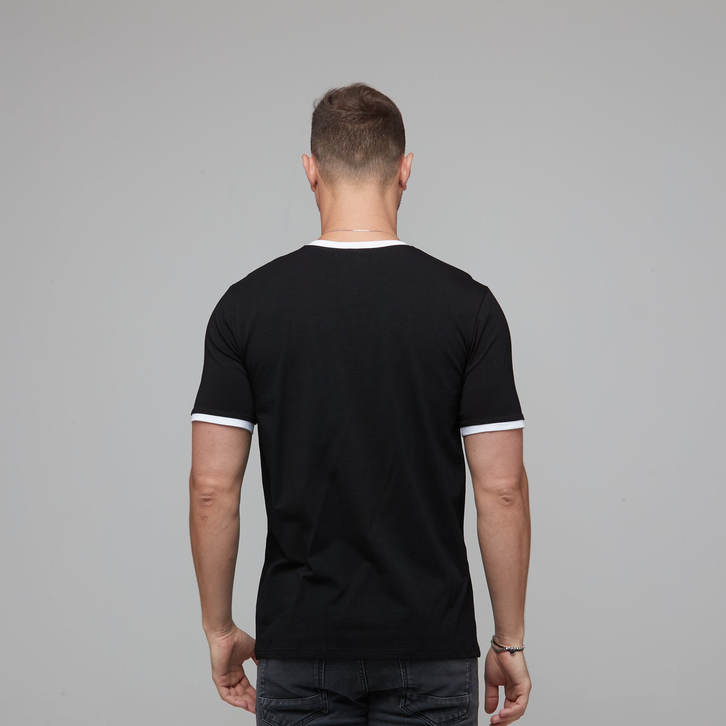 Liam Tee Black/White