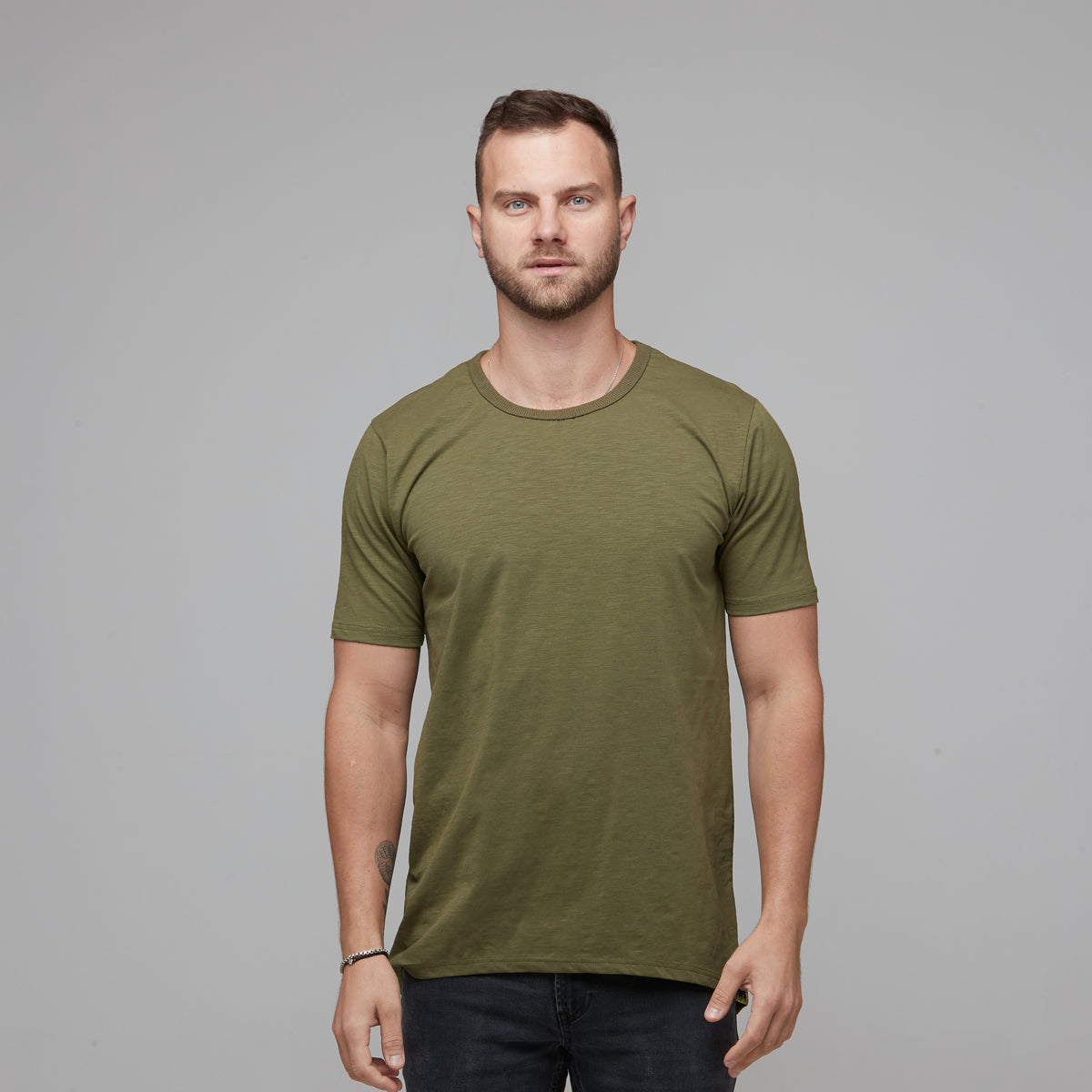 mens army green fitted tee