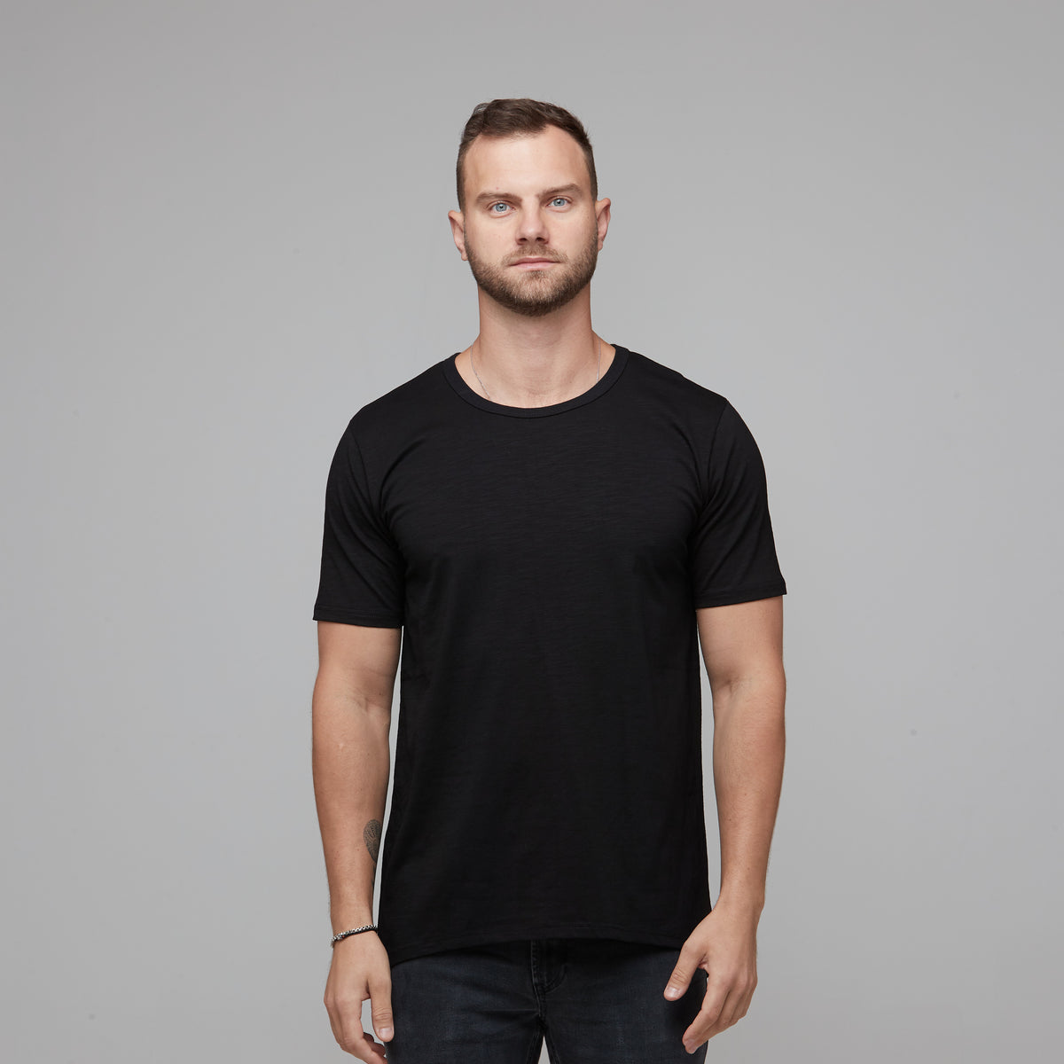 mens black fitted tee