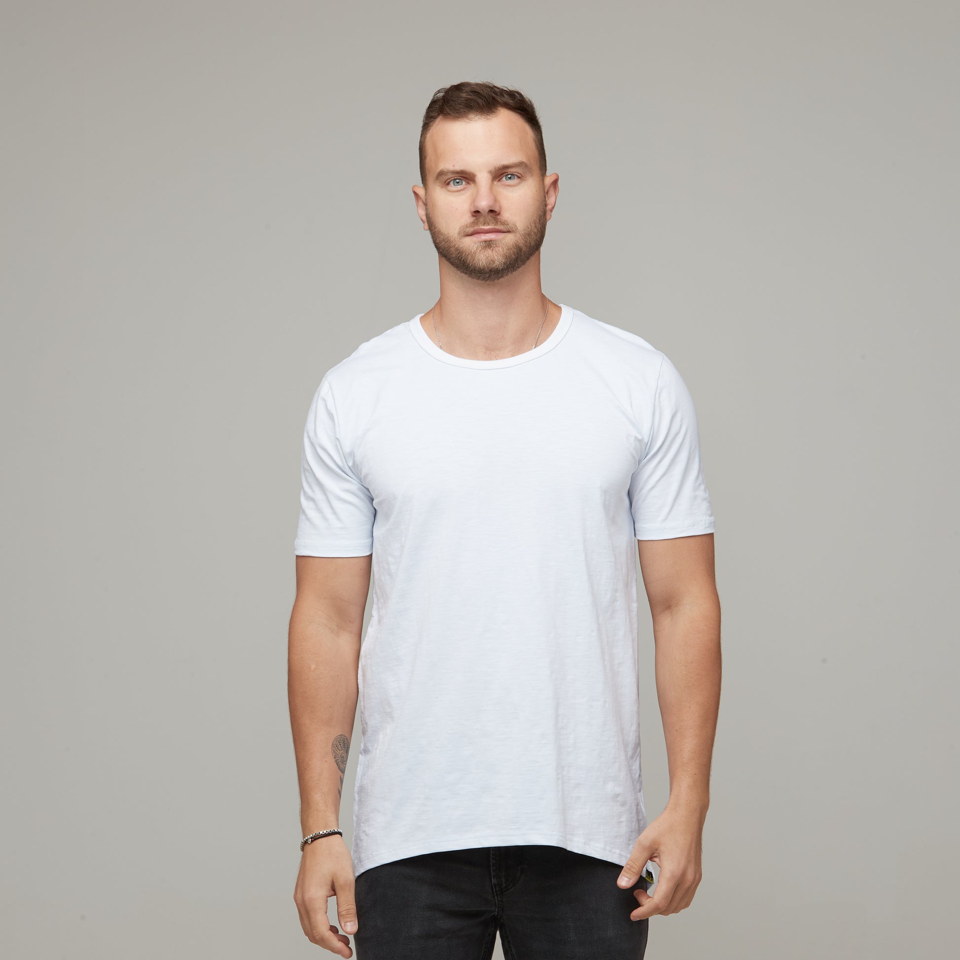 mens white fitted tee